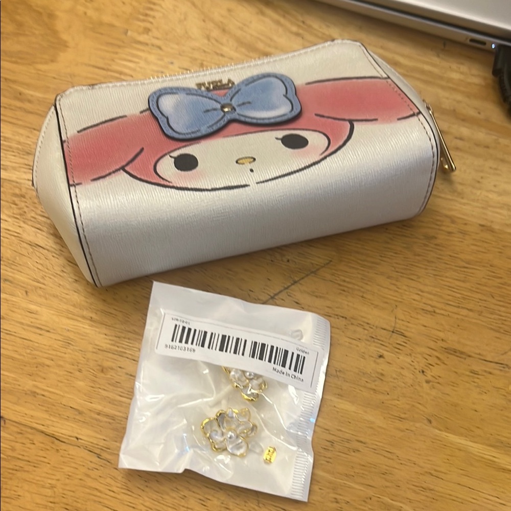Cute Character Pouch - Pink and White/earrings